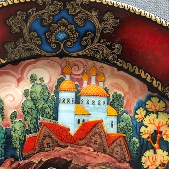 Handcrafted Red and Gold Artisan Plate from Russia - Picture 6 of 11